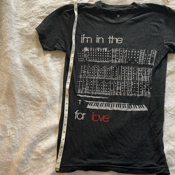 ⭐️2/$6 sale - Music love graphic shirt size Small - Picture 5 of 5